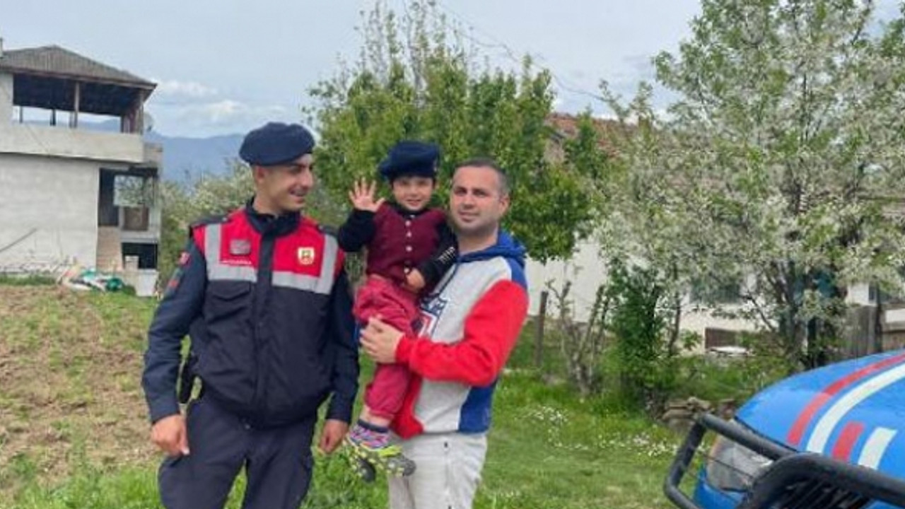 Kaybolan çocuğu jandarma buldu