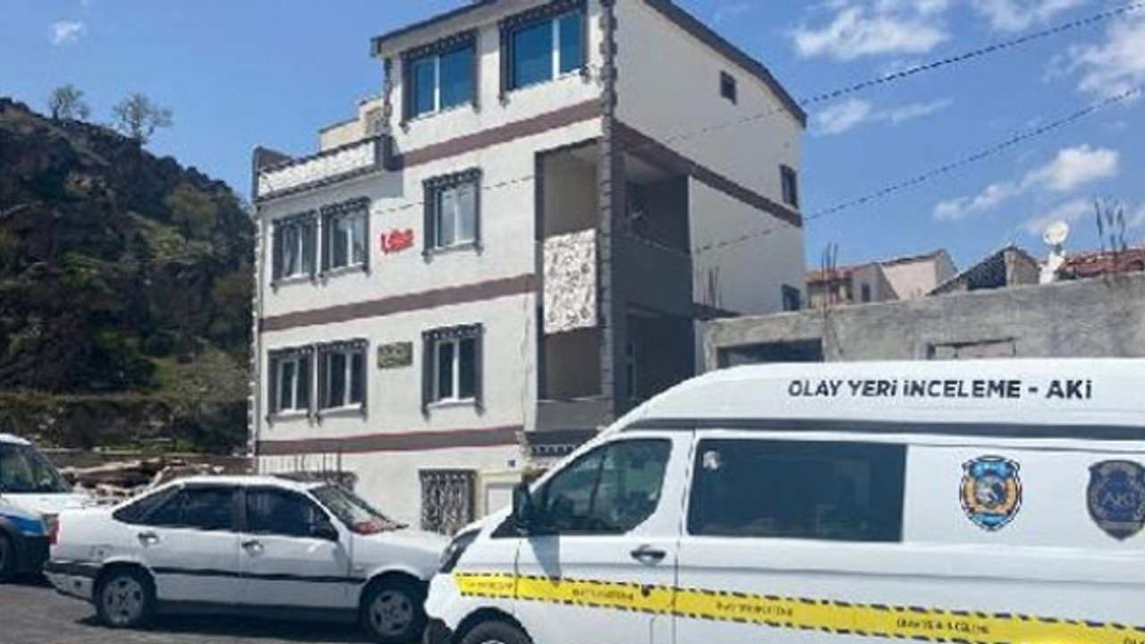 Oğlu, bayıldı sandı! Acı gerçek komşular gelince ortaya çıktı