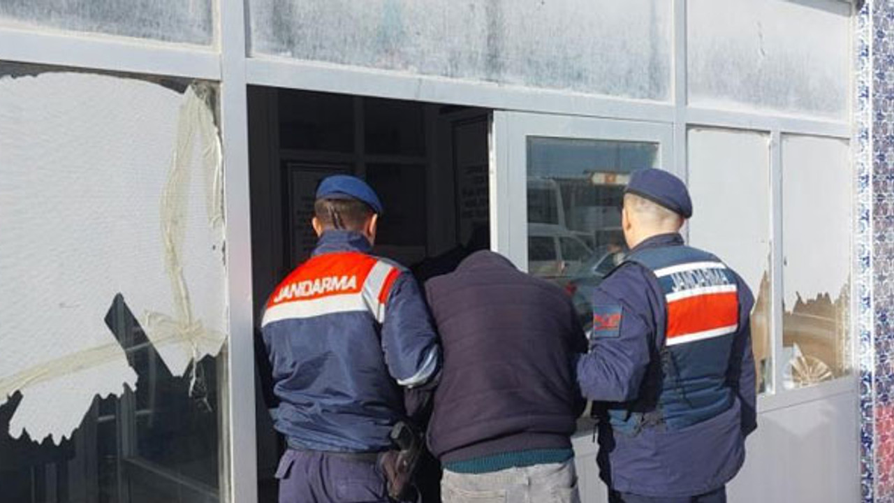 Sahte jandarmayı gerçek jandarma yakaladı
