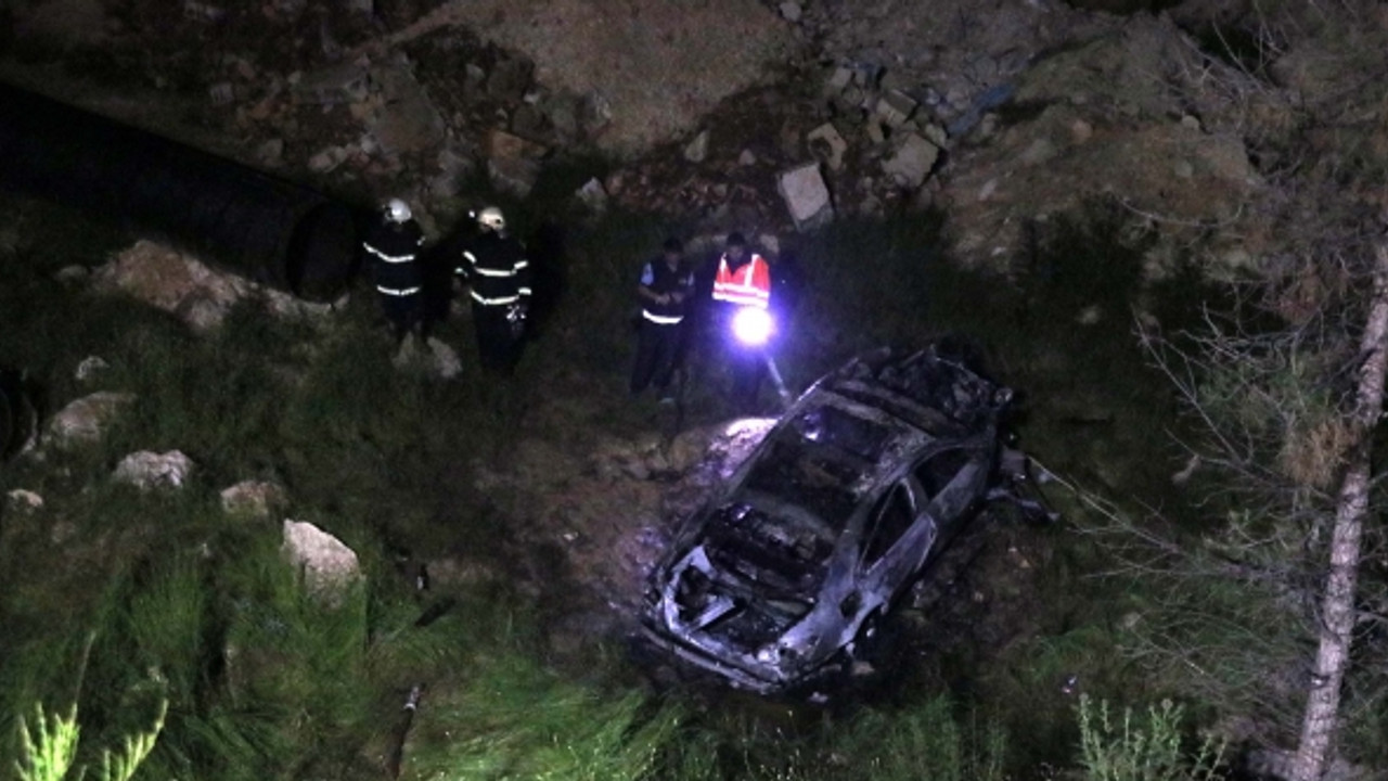 Gaziantep'te feci kaza! Otomobil alev topuna döndü; 1 ölü 9 yaralı