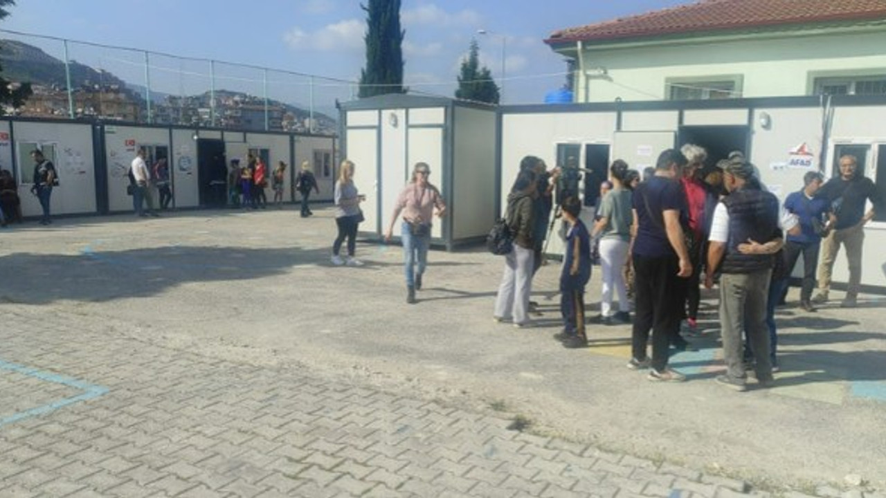 Hatay'da 'depremzede seçmenler' konteynerlerde oy verdi