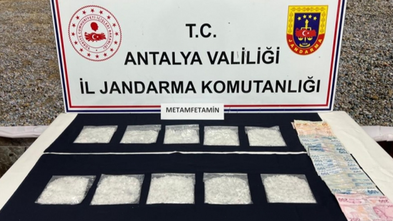 Antalya'da 'torbacı' operasyonu: Gençleri zehirlemeden yakalandılar