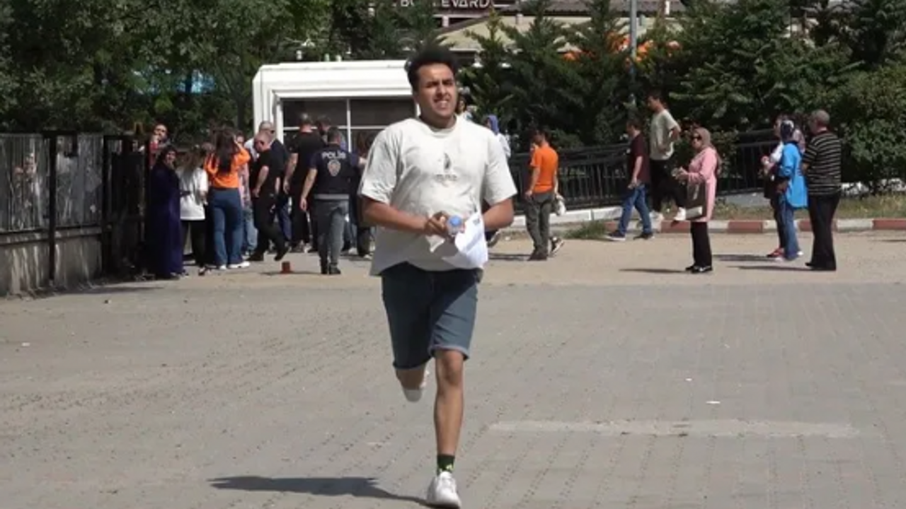 Milyonlarca öğrencinin ter döktüğü TYT sona erdi! Sınava geç kalanların hayalleri yıkıldı.