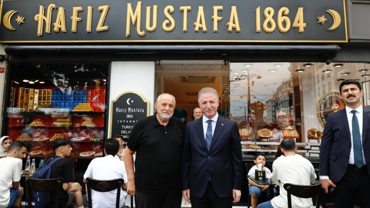 İstanbul Valisi Davut Gül'den Hafız Mustafa 1864'e bayram ziyareti