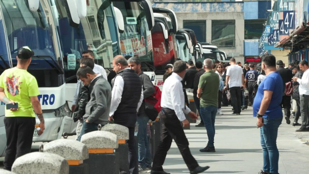 Bayram tatili başladı, vatandaşlar otogarlara akın etti: Yolcu çok bilet yok!