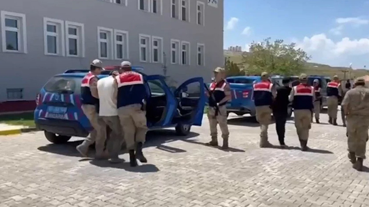 Bakan Yerlikaya paylaştı! Jandarmadan 'göçmen kaçakçılığı' operasyonu: 168 organizatör tutuklandı
