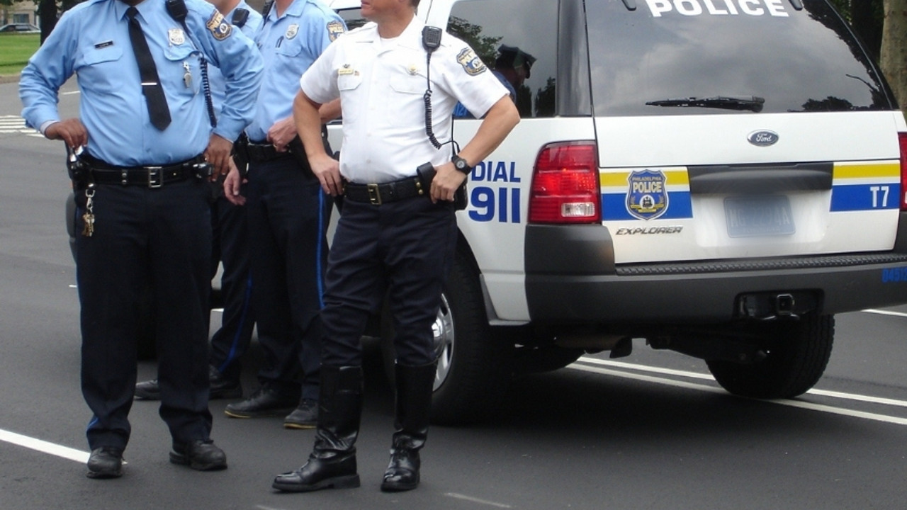 ABD'de polis, 4 otomobil hırsızını yakalamak için K-9 gibi havladı