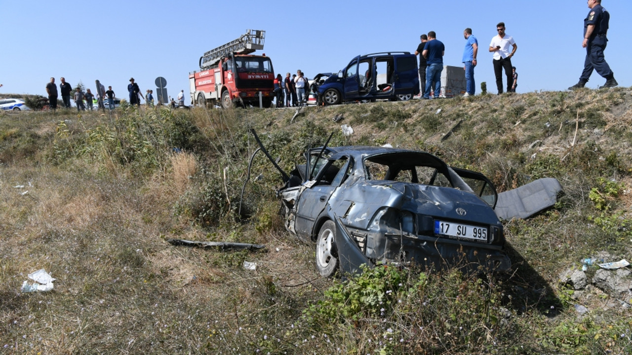 Çanakkale'deki trafik kazasında 2 kişi öldü, 5 kişi yaralandı