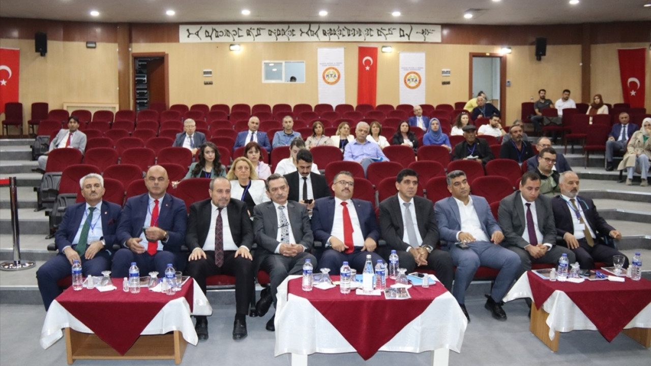Iğdır'da "Doğu Anadolu Volkanizması, Jeoturizm Potansiyeli ve UNESCO Süreci Toplantısı" yapıldı