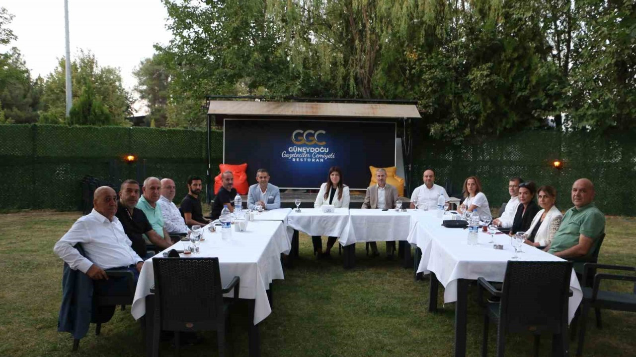 Ak Parti İstanbul milletvekili Ayaydın baba ocağında gazetecilerle bir araya geldi