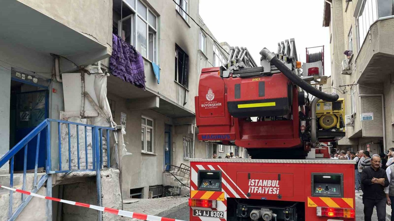 Avcılar’da daire yangınında 3’ü çocuk 8 kişi kurtarıldı