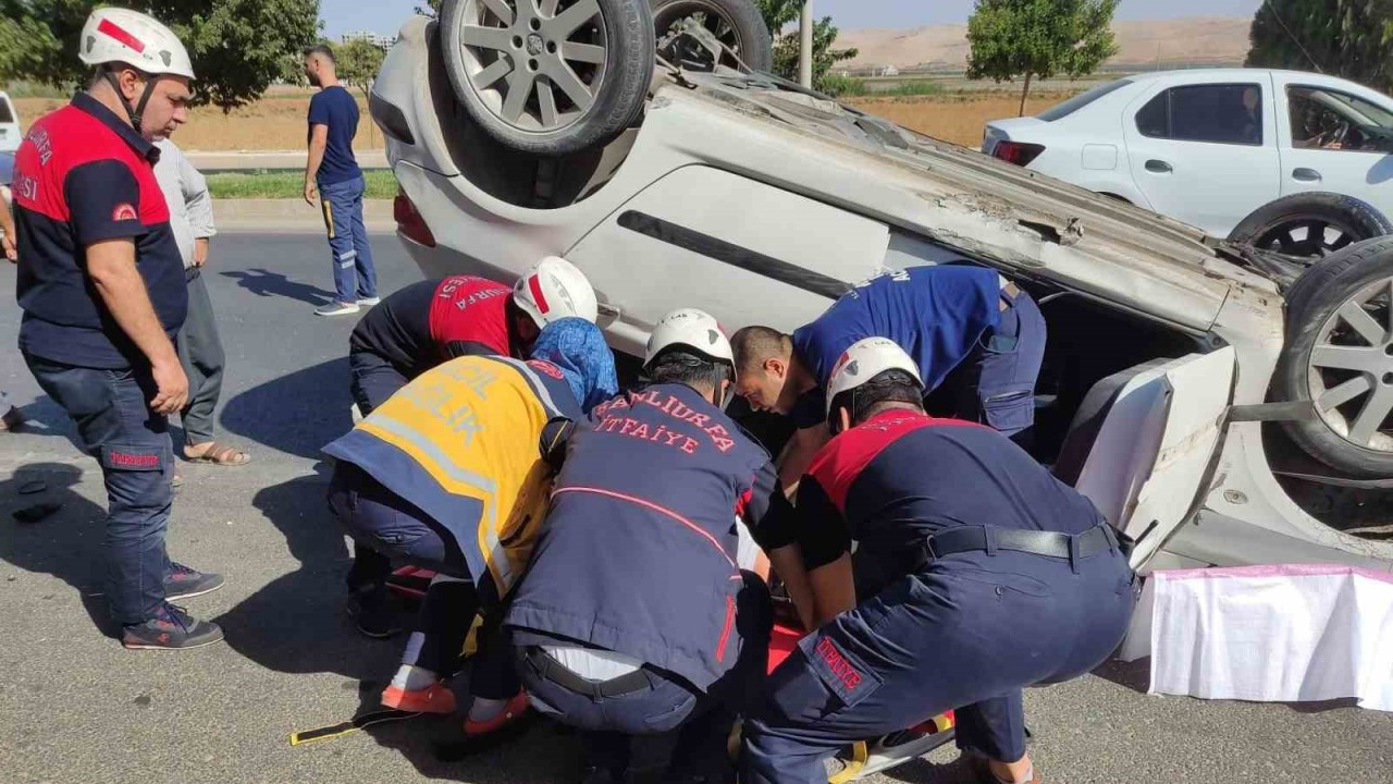 Devrilen otomobilin sürücüsü yaralandı