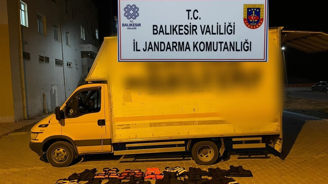 Jandarma Edremit Körfezi’nde düzensiz göçmenlere göz açtırmıyor