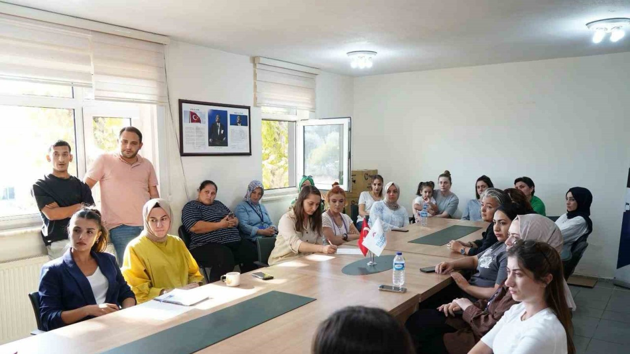 Yalova Belediyesi personeline alzheimer bilgilendirmesi