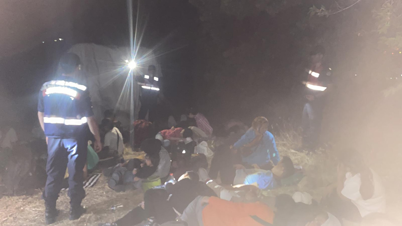 Çanakkale'de 22 düzensiz göçmen yakalandı
