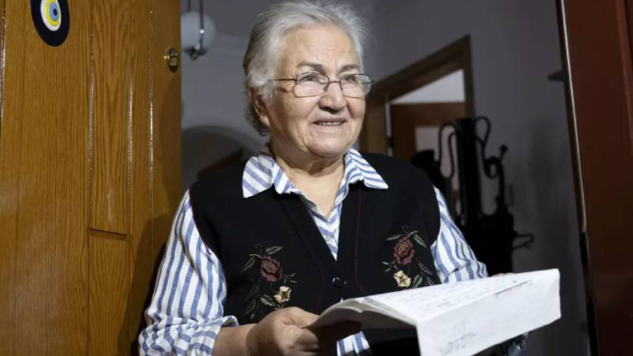 21 yıl önce yazılan mektuplarını Cumhuriyet'in 100. yılında teslim aldılar