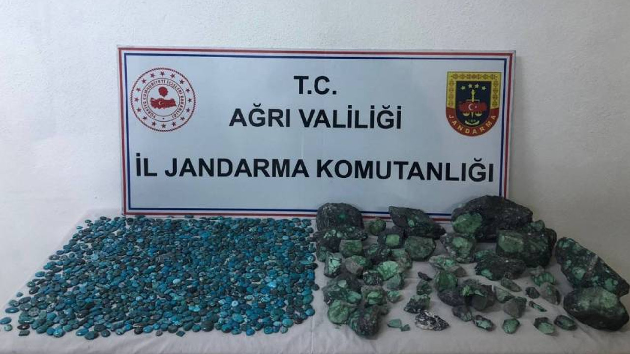 Jandarmadan suçüstü: Milyonlarca liralık değerli taş ele geçirildi