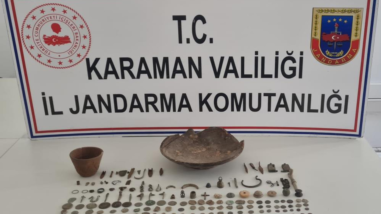 Jandarmanın durdurduğu araçta 246 parça tarihi eser çıktı