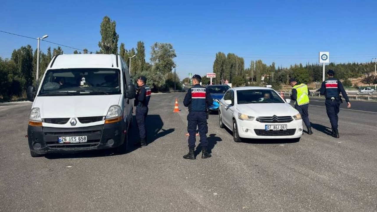Jandarma denetiminde düzensiz göçmenlere ceza yağdı