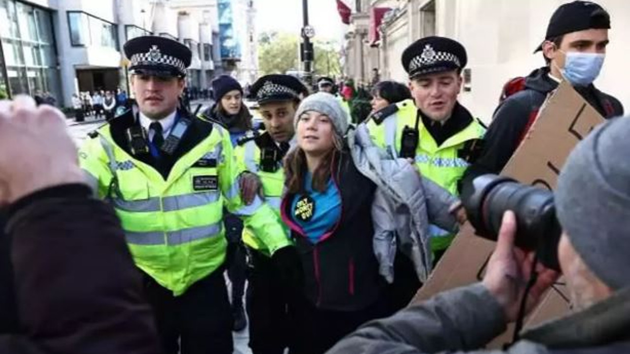 İklim aktivisti Greta Thunberg Londra'da gözaltına alındı
