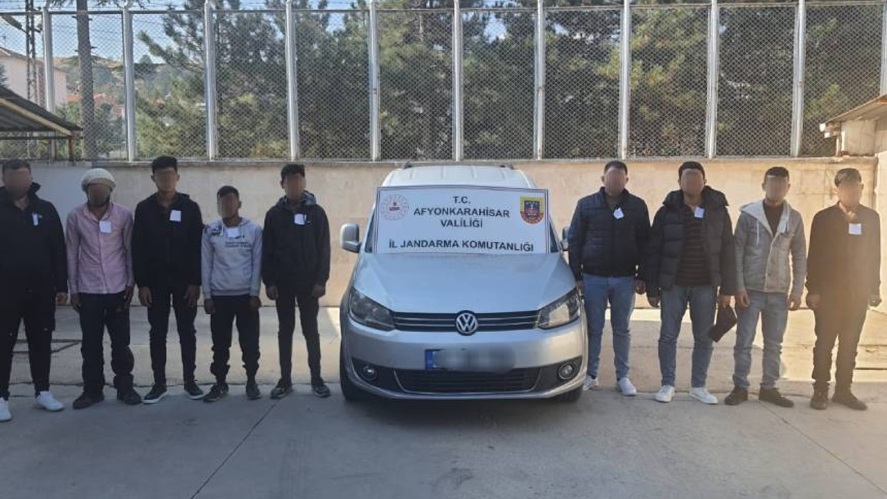 Kiralık araçla insan kaçakçılığı jandarma engeline takıldı