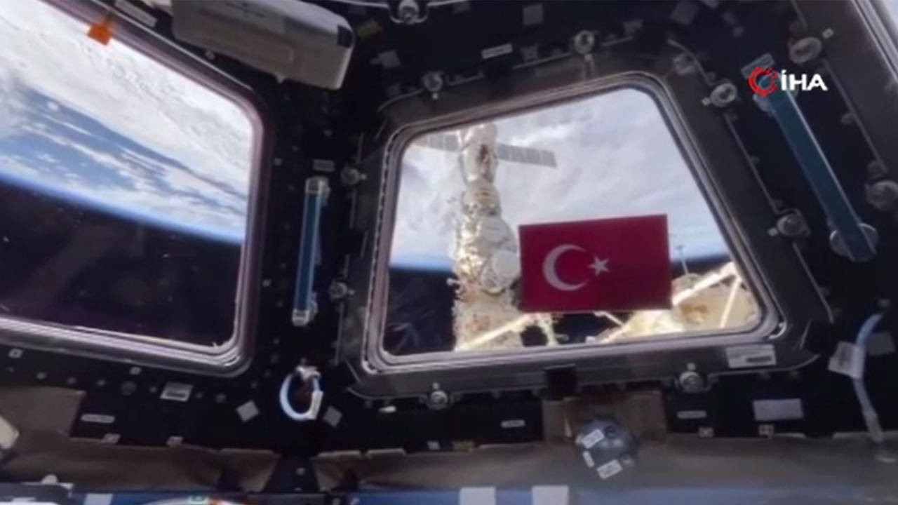 Cumhuriyetin 100. yılını uzaydan kutladı