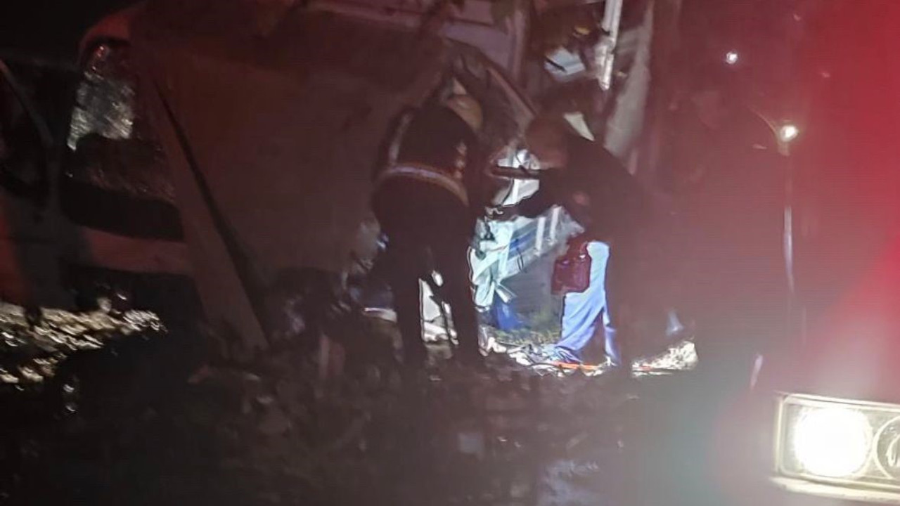 Antalya'da düğün dönüşü korkunç kaza: 2 kişi öldü, 1 kişi ağır yaralandı