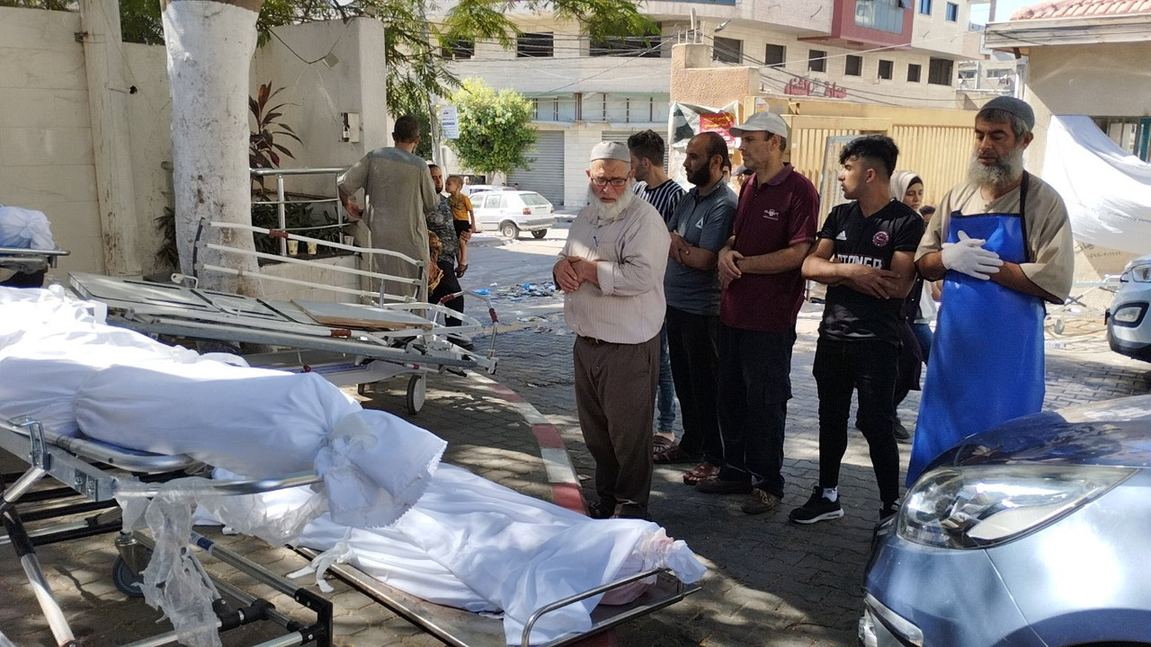 Gazze'deki o hastanede ölen 100 kişi için toplu mezar!