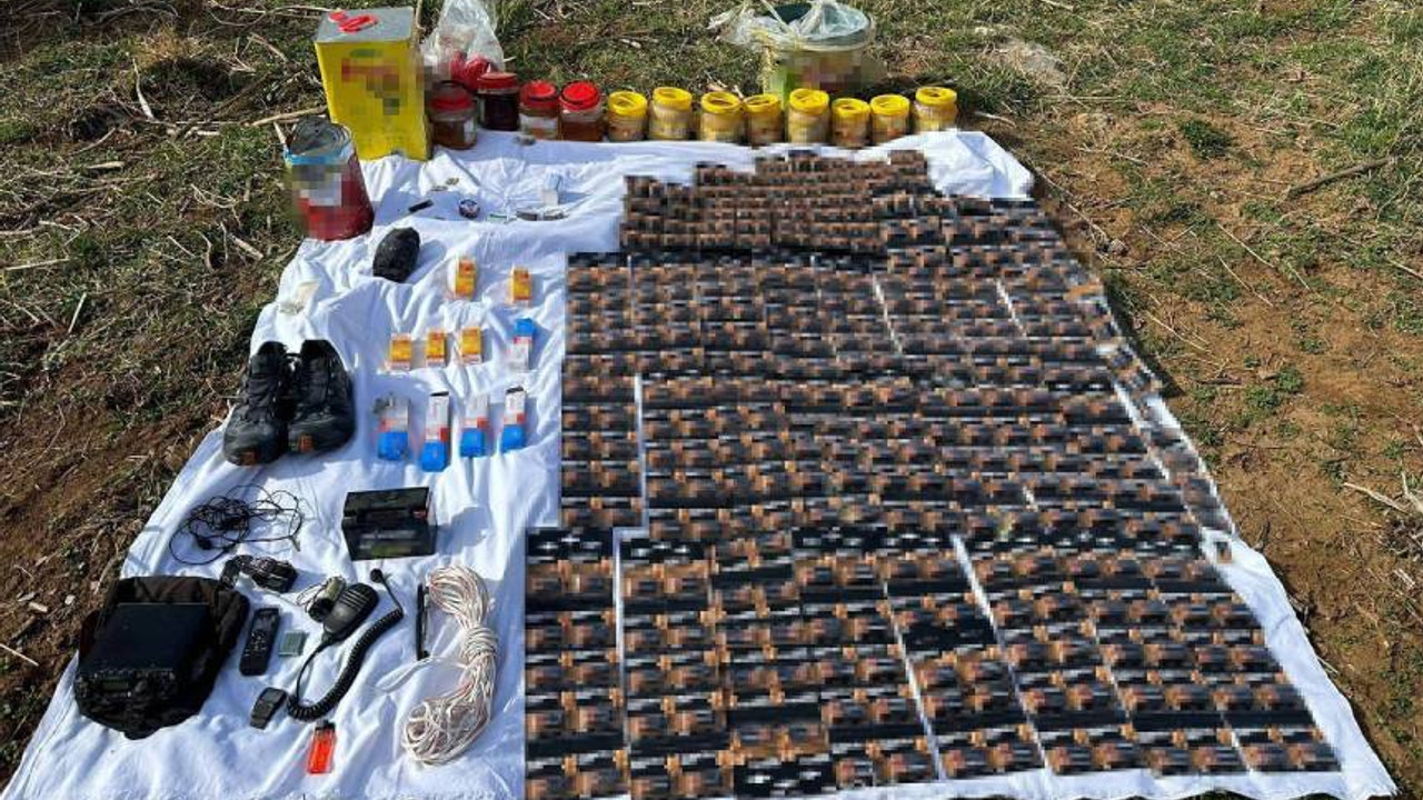 Bitlis kırsalında teröristlere ait çok sayıda yaşam malzemesi ele geçirildi
