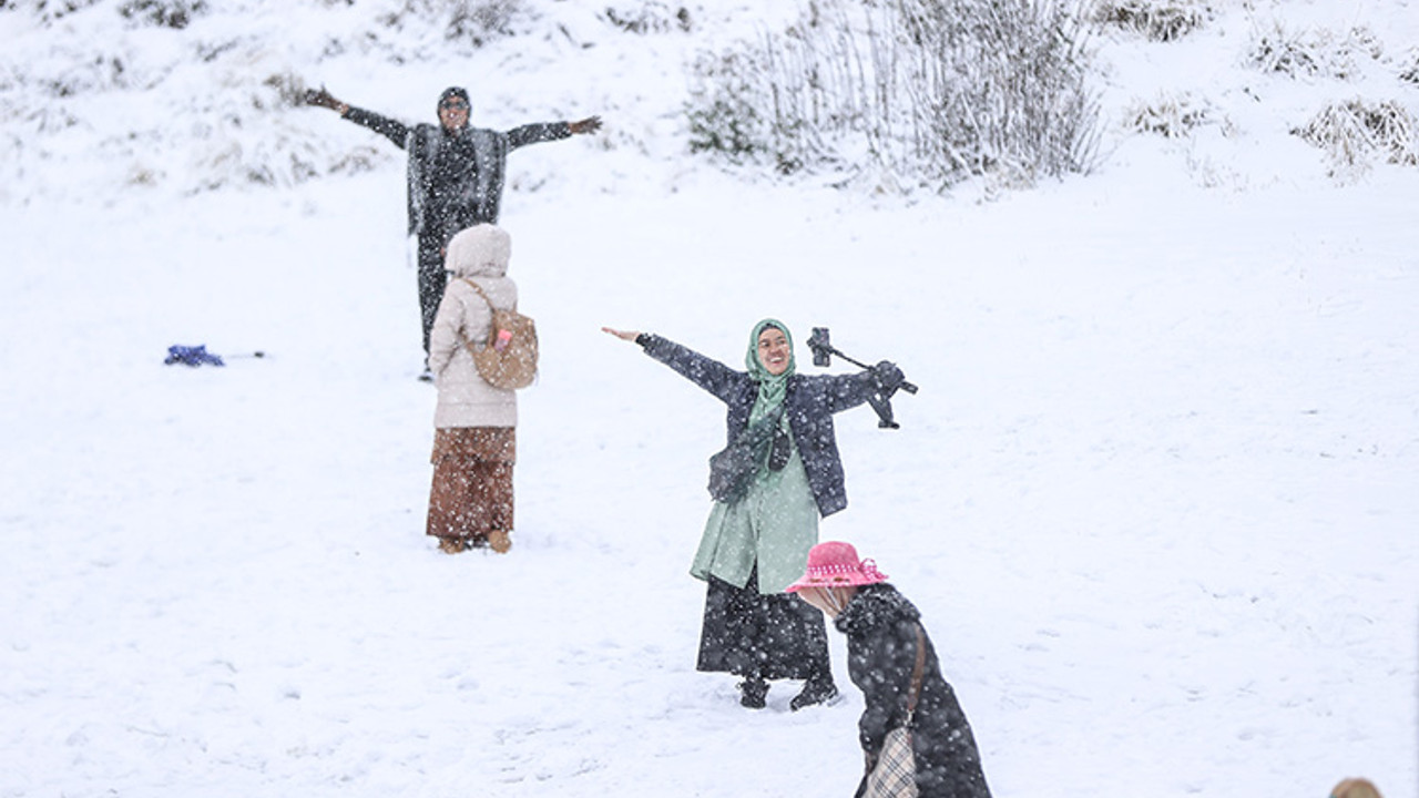 Meteoroloji, İstanbul için tarih verdi! Lapa lapa kar kapıda