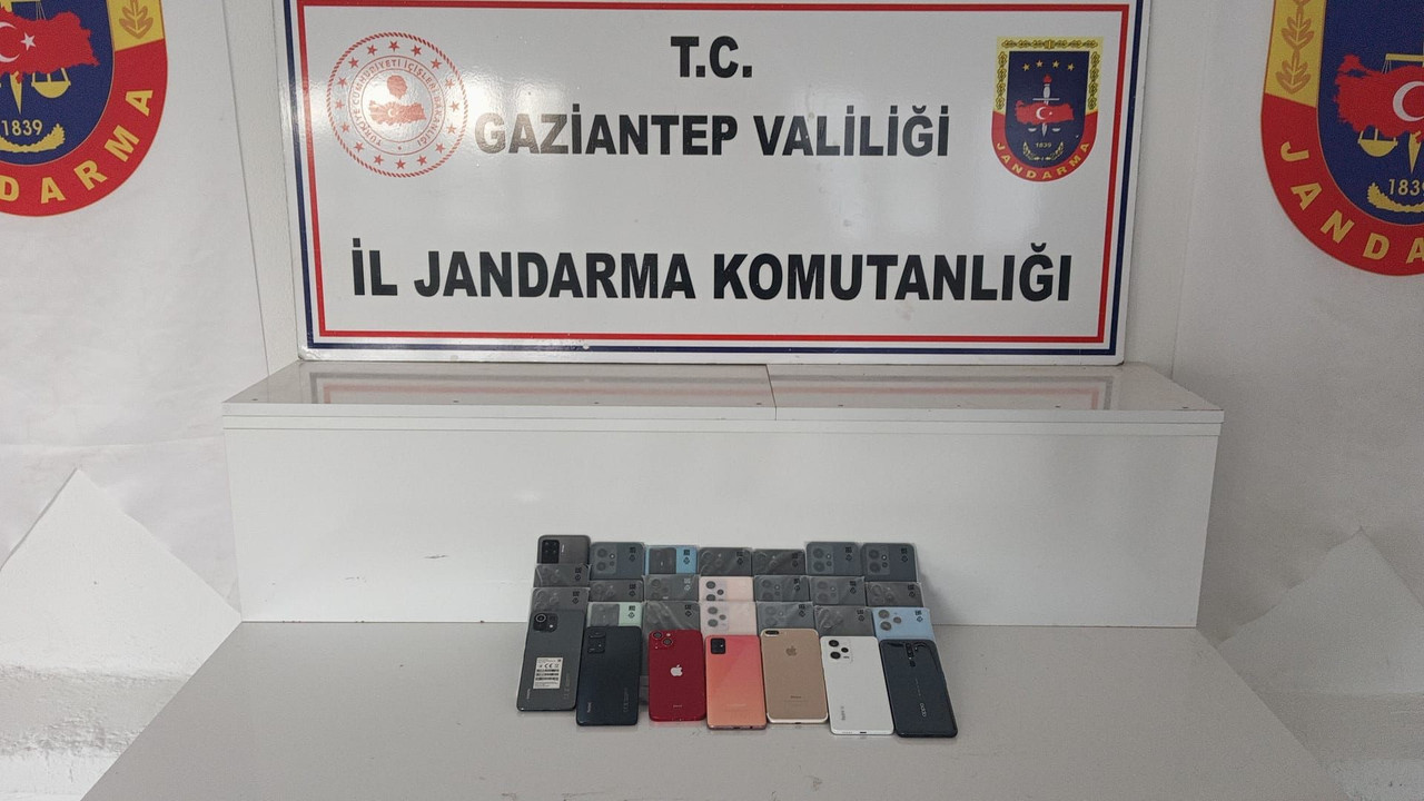 Jandarma 867 bin TL değerinde kaçak telefon ele geçirdi
