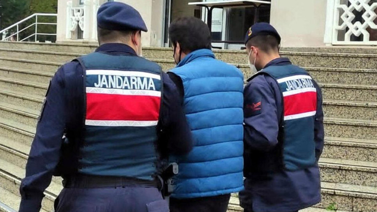 Edirne'den yurt dışına kaçmak isteyen suç makineleri jandarmaya takıldı