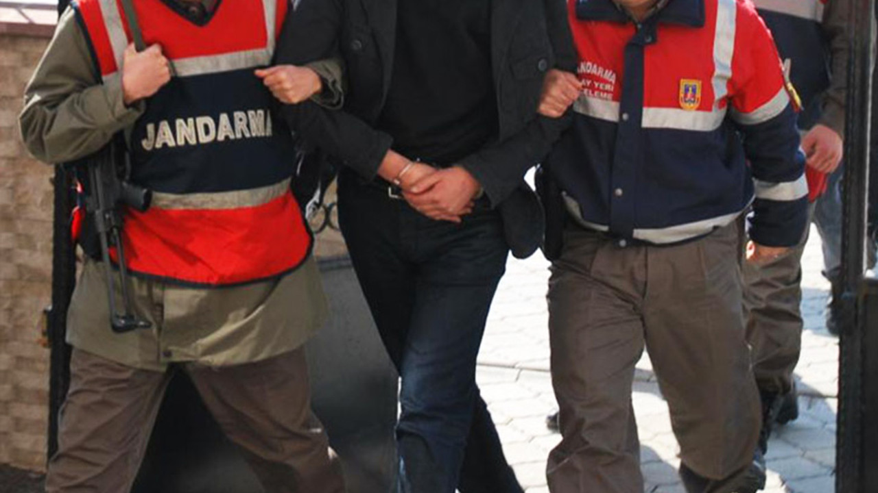 Jandarma ekiplerinden, dolandırıcı firariye Şanlıurfa'da nokta operasyon!