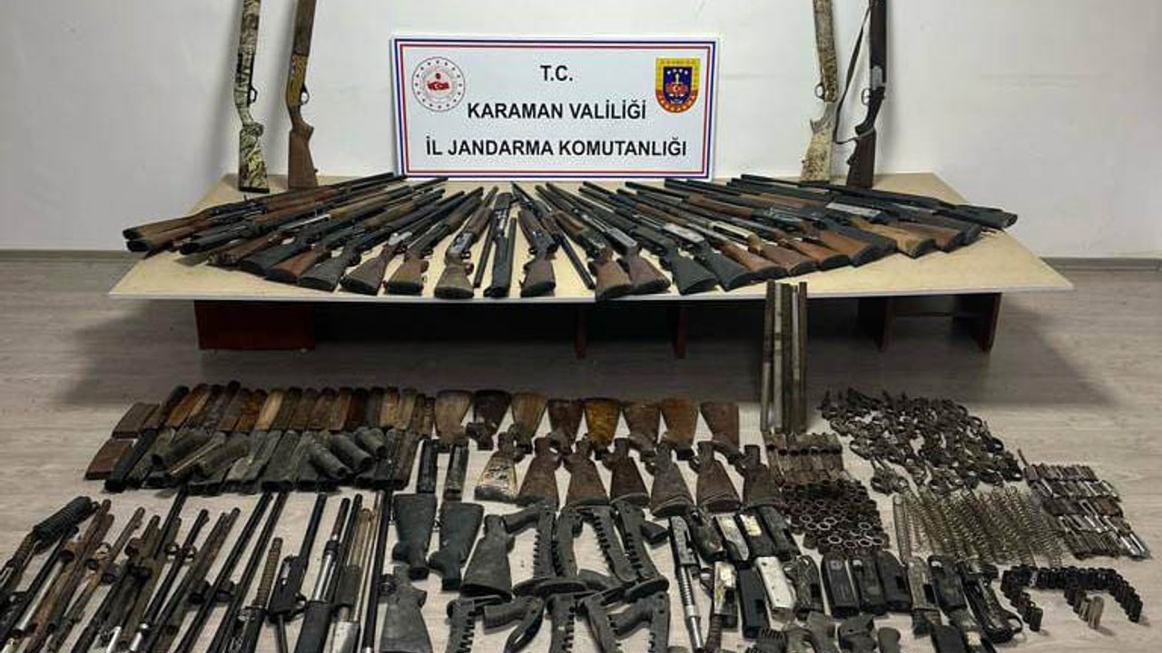 Jandarma mini cephaneliğe baskın yaptı: 12 gözaltı