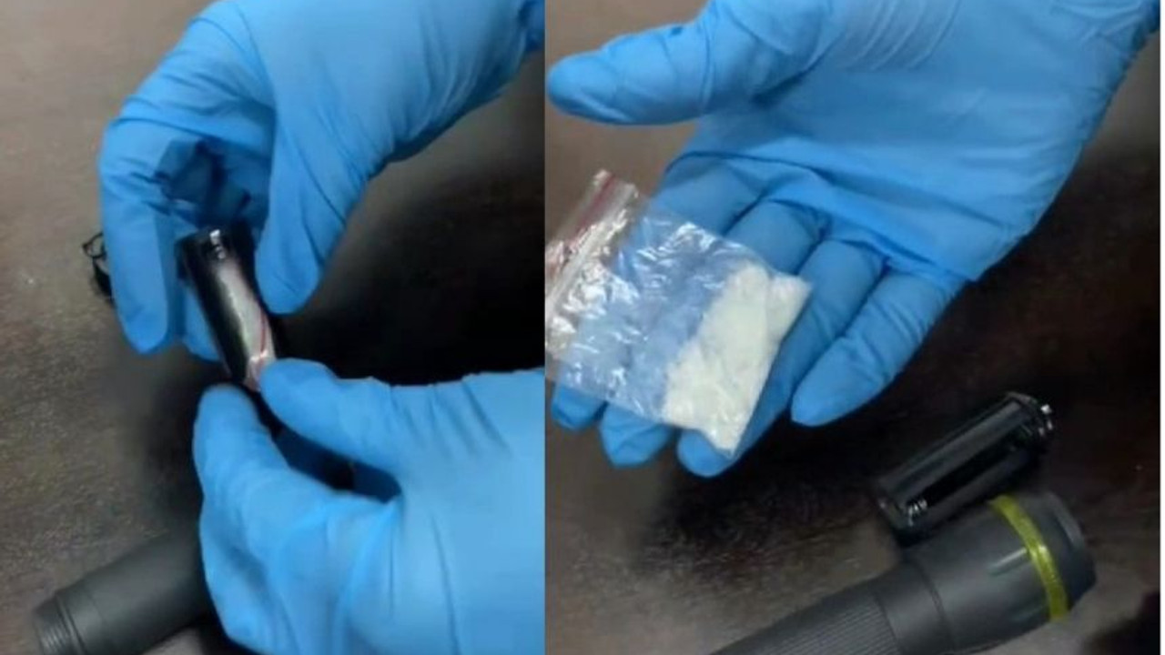 Uyuşturucuyu el fenerine sakladı, polislerin gözünden kaçmadı