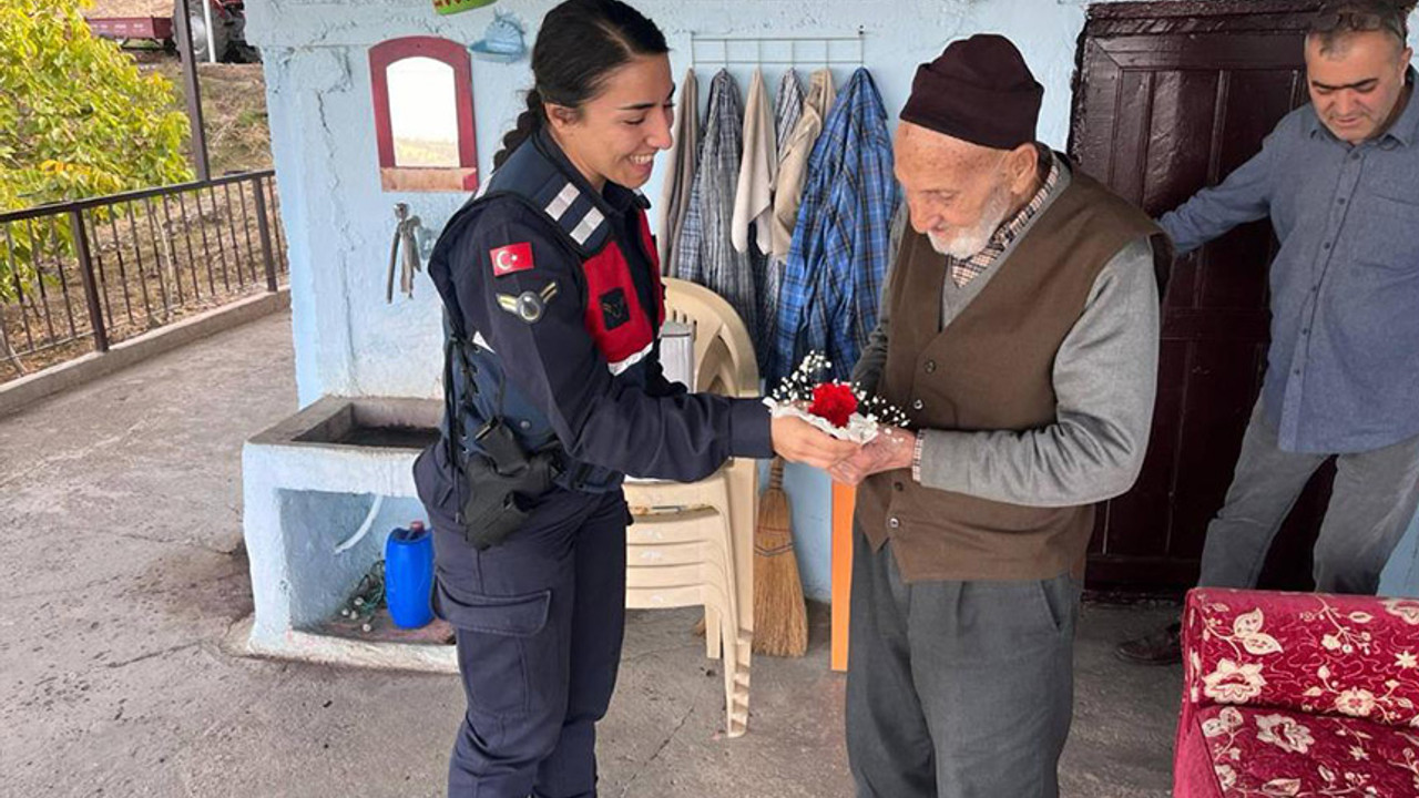 Manisa'da jandarma personelinden yalnız yaşayan büyüklerine ziyaret