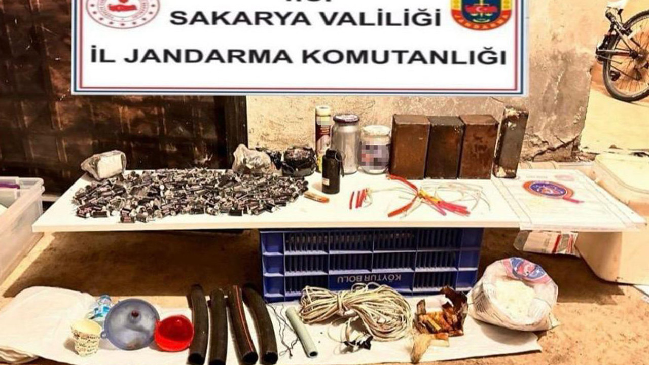 Ev değil bomba atölyesi! Jandarma hepsine el koydu