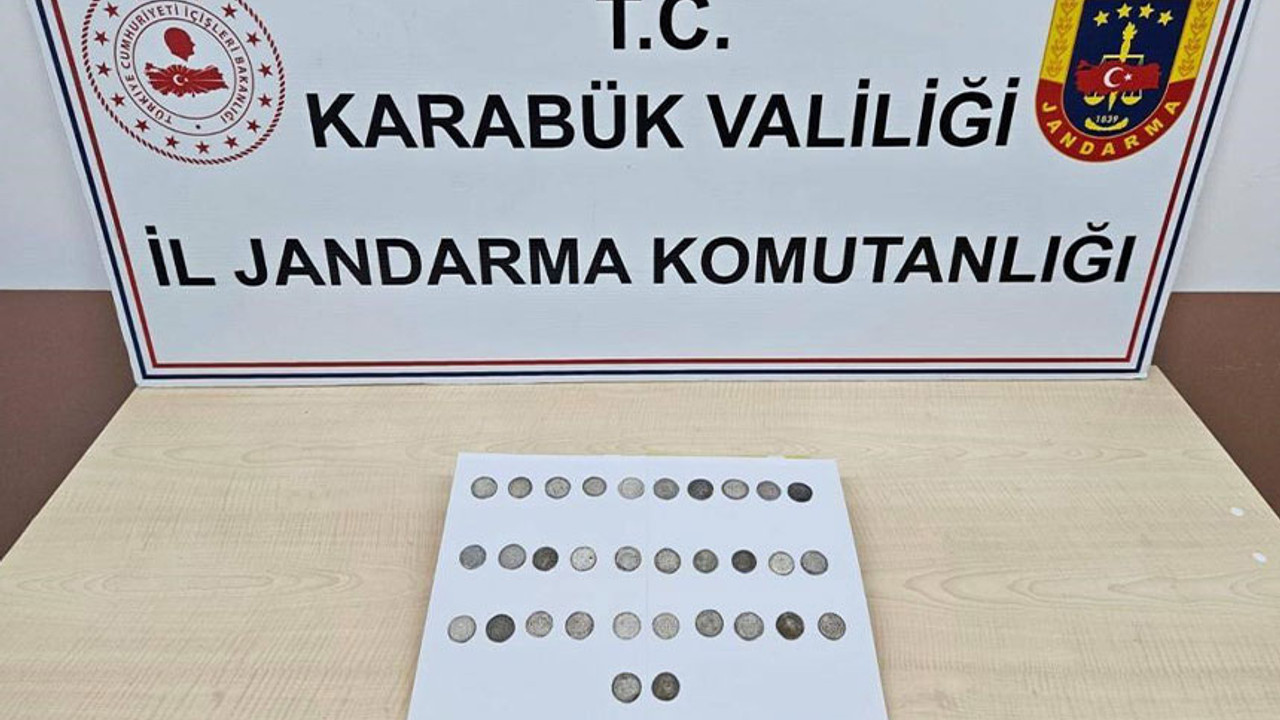 Jandarmadan tarihi eser kaçakçılarına operasyon: 32 adet madeni para ele geçirildi