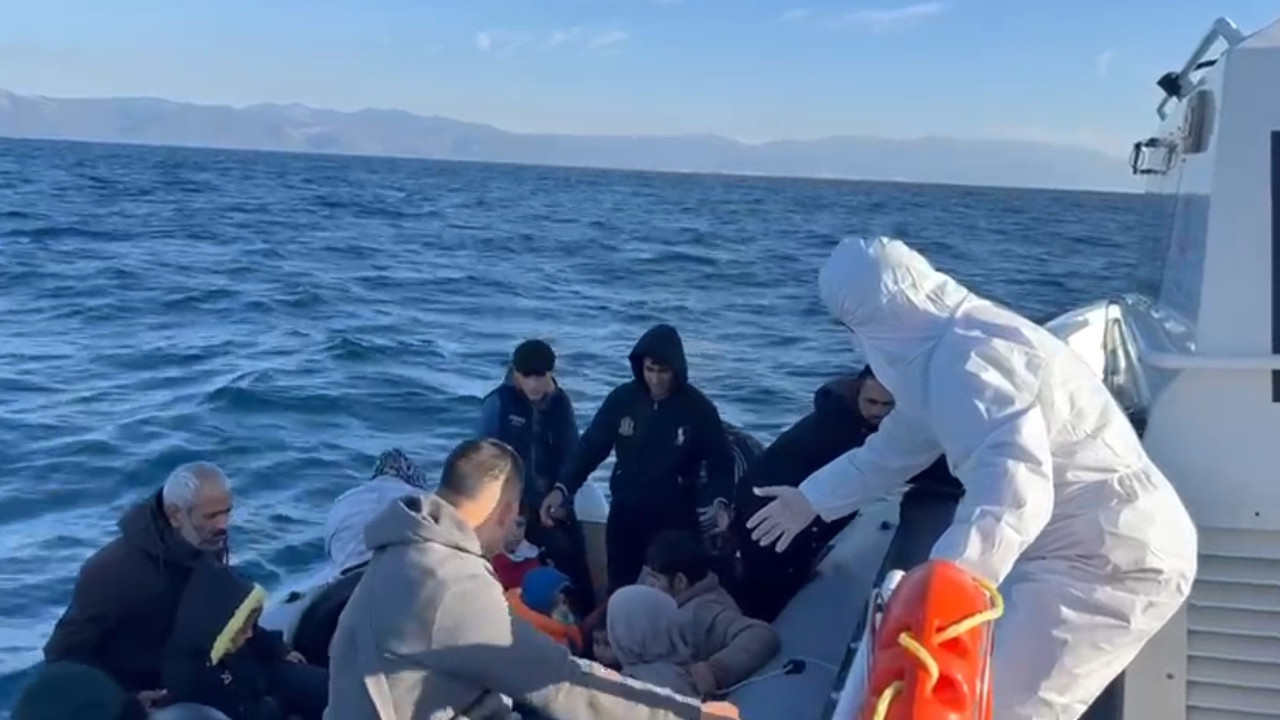 Göçmenleri Çanakkale'de Yunan ekipleri ölüme terk etti, Türk ekipler kurtardı!