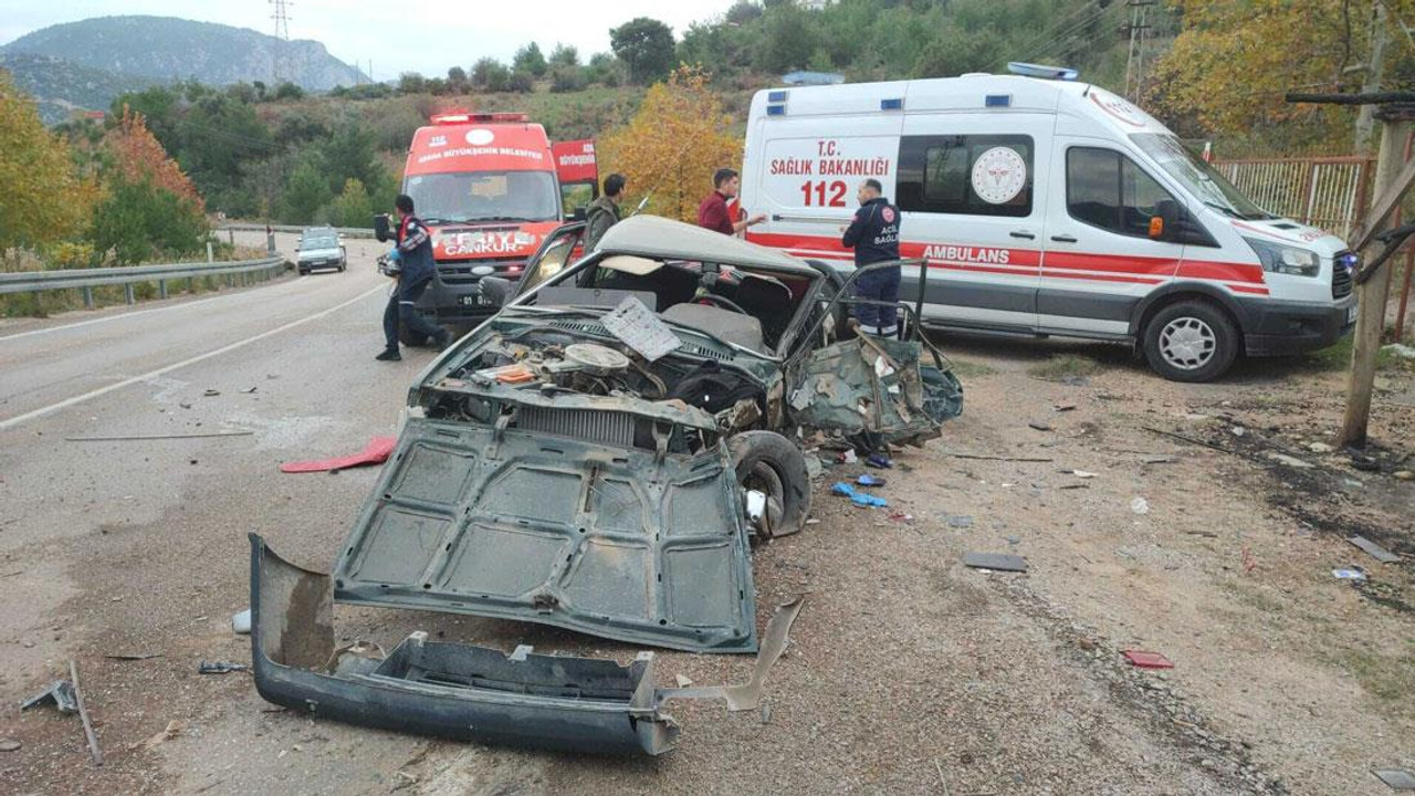 Adana'da feci kaza: Otomobiller çarpıştı, 1 ölü, 3 yaralı