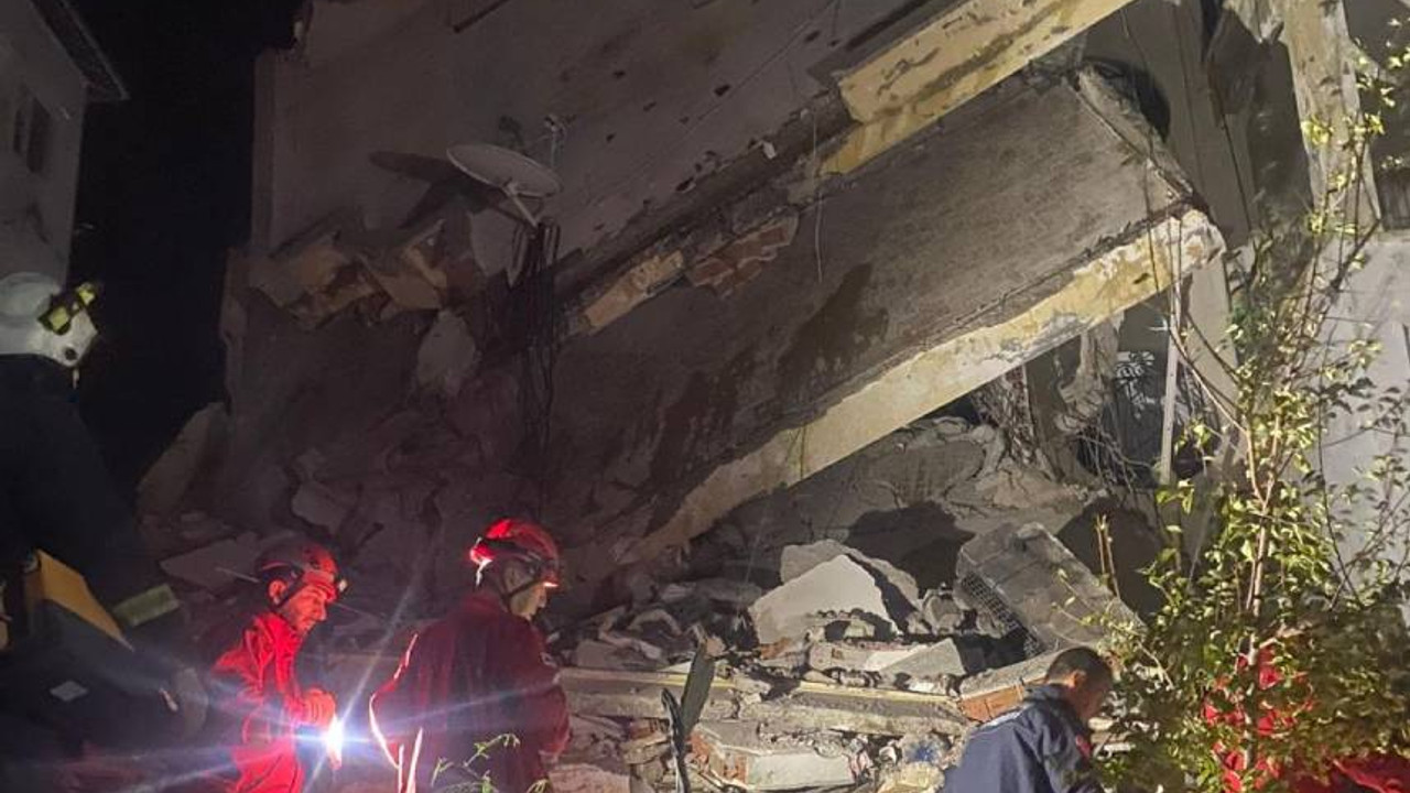 Antalya'da 3 katlı bina çöktü: Ölü ya da yaralı bulunmuyor
