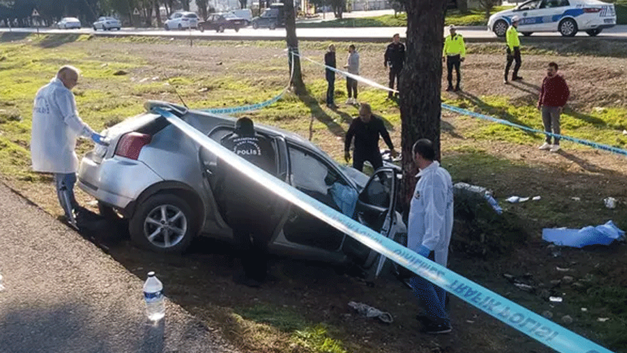 Kahreden kaza! Otomobil ağaca çarptı abi öldü kardeş yaralı