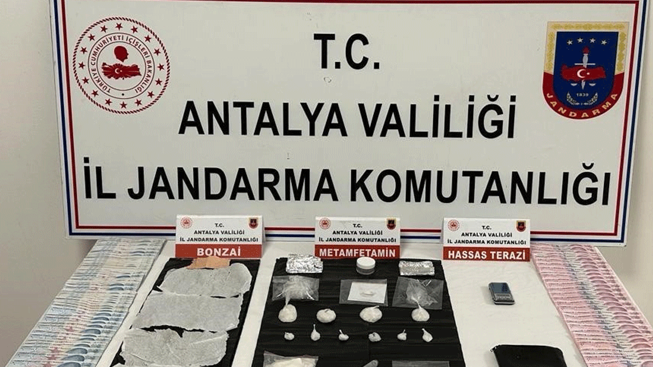 Antalya'da uyuşturucu operasyonu! Jandarmadan kaçamadılar