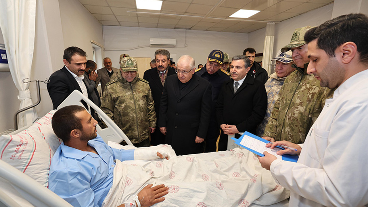 Bakan Güler'den, Şırnak’ta tedavi gören yaralı askerlere ziyaret