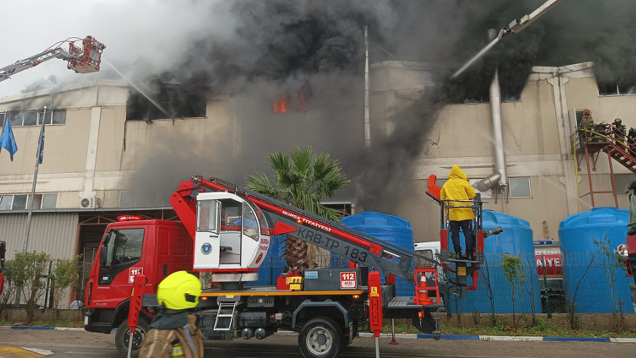 Bursa’da tekstil fabrikasında yangın: 30 itfaiye müdahale ediyor