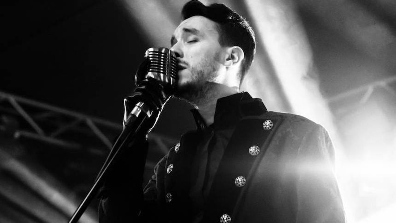 Cem Adrian Bursa’da sevenleri ile buluştu