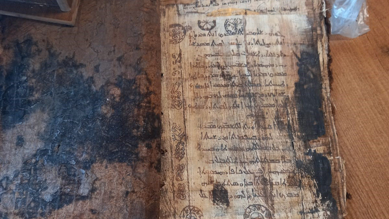 Ceylan derisi üzerine yazılı 2 bin yıllık İncil bulundu: İsa'nın Havarisi Barnabas'ın kayıp İncil'i mi?