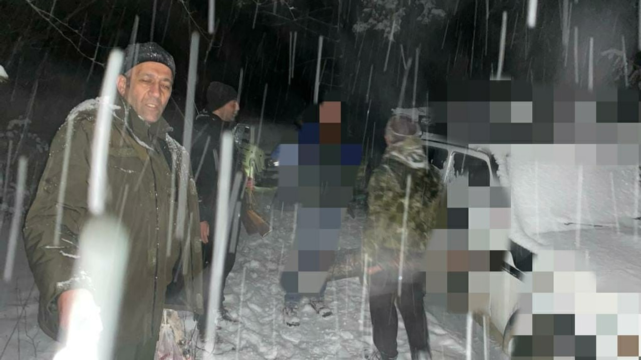 Erzurum'da avladıkları yaban keçisini yerken yakalandılar