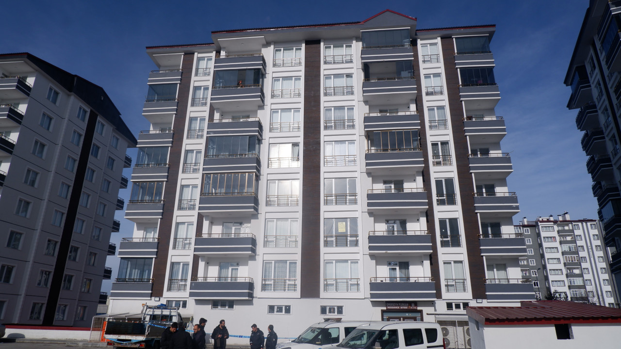 4. kattan düşen kadın ağır yaralandı: O anlar kameralara yansıdı
