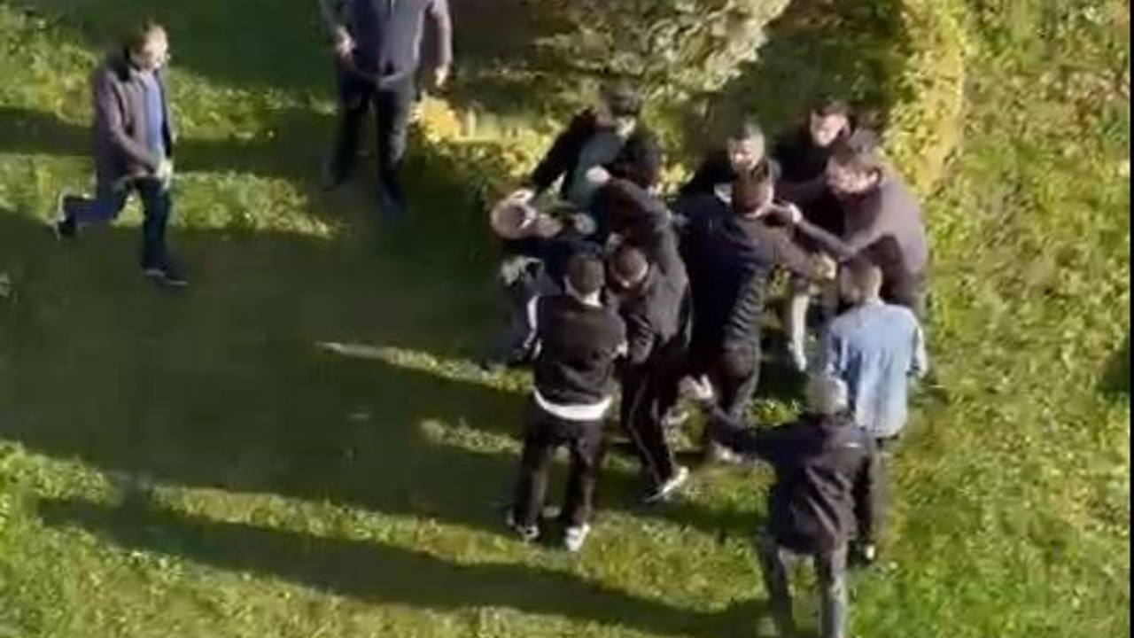 Genç kızı taciz ettiği iddia edilen kişiye meydan dayağı